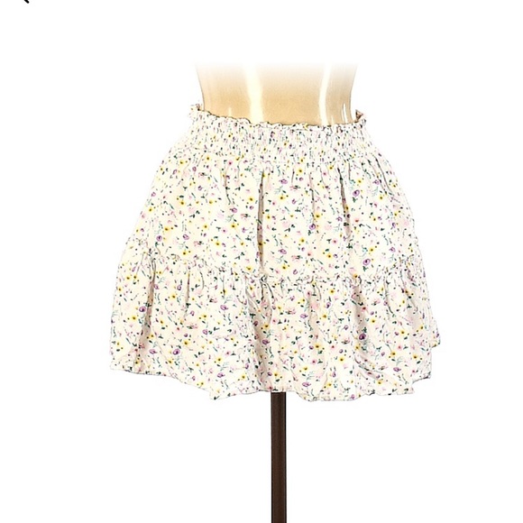 Forever 21 Dresses & Skirts - Cream Floral Boho Mini Skirt
